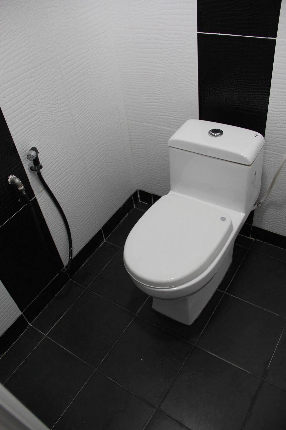 Oyo 89665 Royale City Hotel Сепанг Екстериор снимка