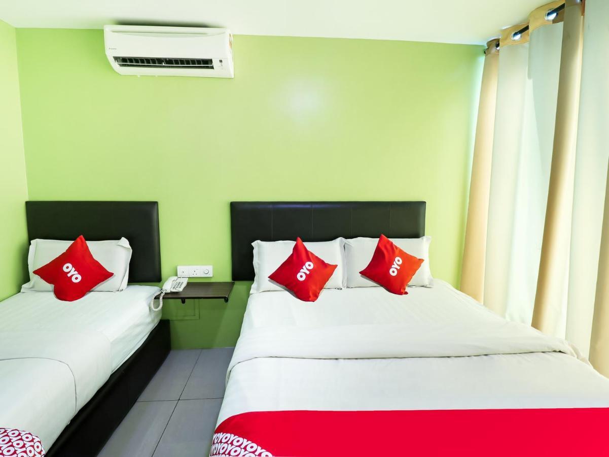 Oyo 89665 Royale City Hotel Сепанг Екстериор снимка